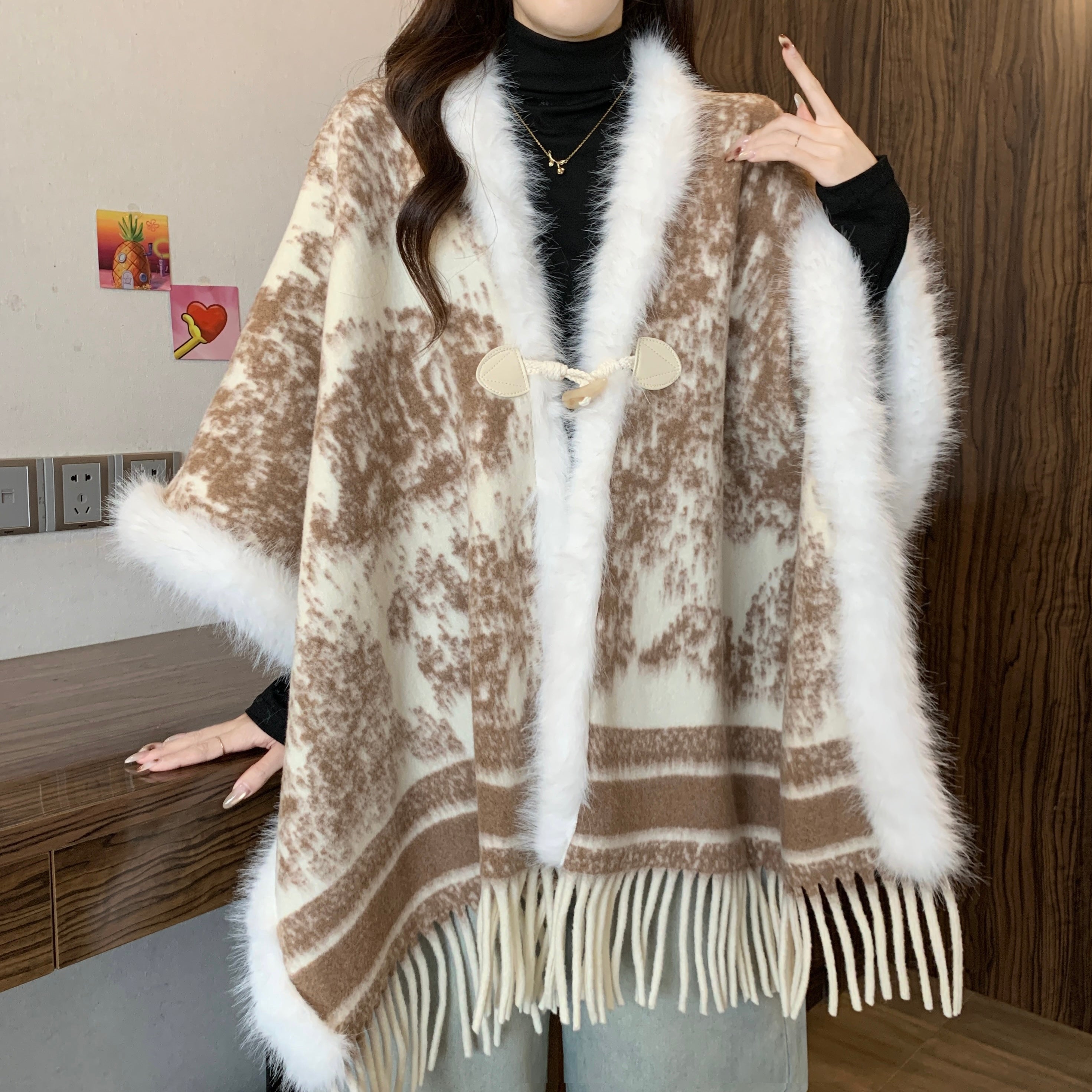 高级感水墨画毛毛拼接披肩外套女冬新款新中式气质流苏大斗篷