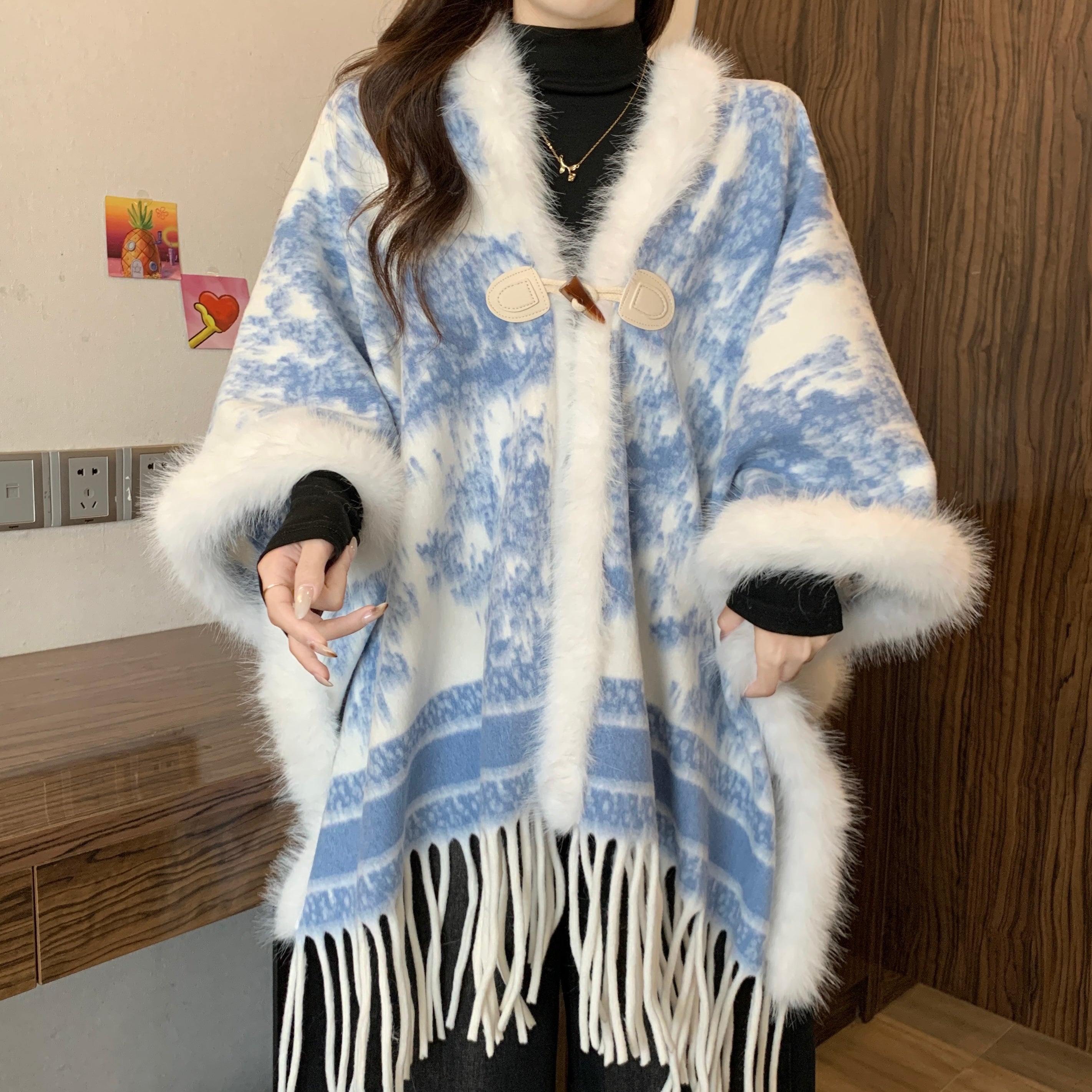 高级感水墨画毛毛拼接披肩外套女冬新款新中式气质流苏大斗篷